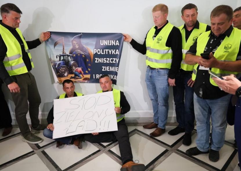 Ūkininkų protestas Lenkijos seime. Grzegorz Braun nuotr. 